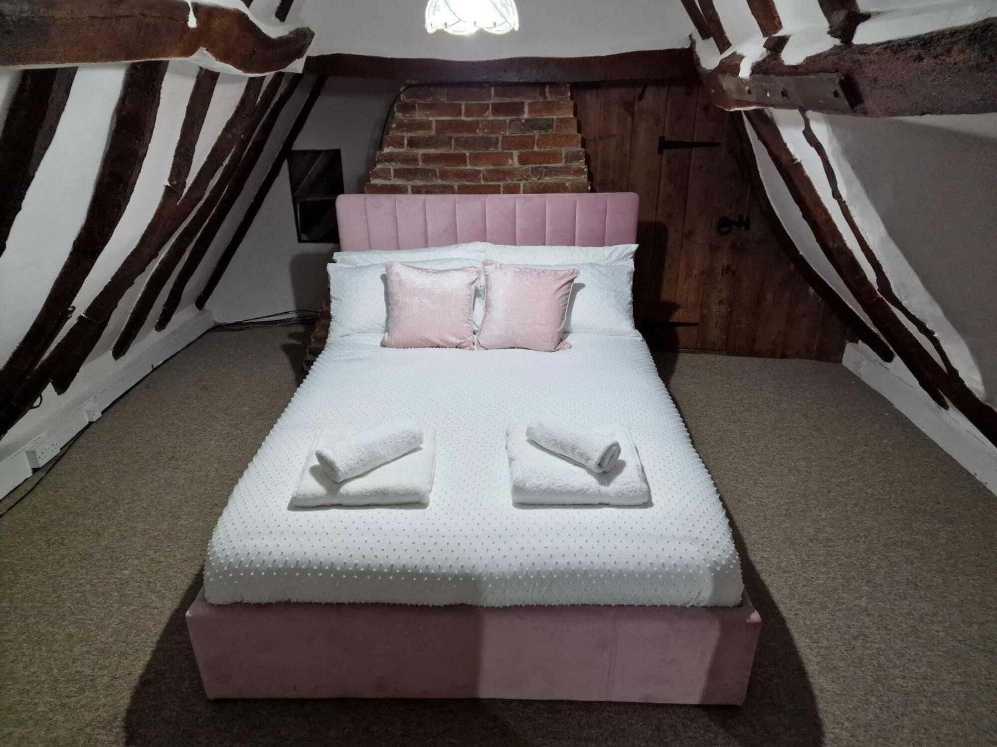 Two Bedroom Grade Ll Cottage At Az Luxury Stays Honey Horsefield With Wifi And Free Parking Hundon Exteriör bild