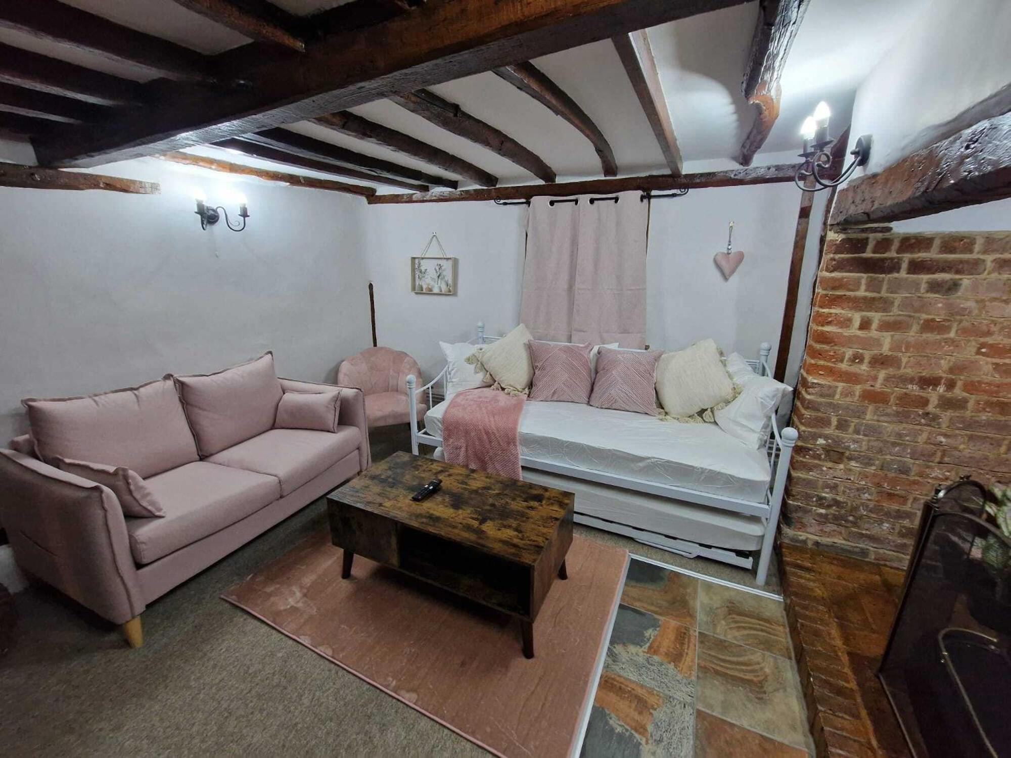 Two Bedroom Grade Ll Cottage At Az Luxury Stays Honey Horsefield With Wifi And Free Parking Hundon Exteriör bild